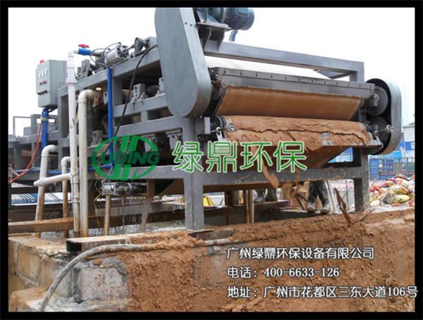 泥漿脫水機(jī)：打樁建筑泥漿處理設(shè)備 1
