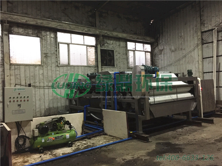 帶式壓濾機發(fā)往香港處理工廠污泥 3 帶式壓濾機發(fā)往香港處理工廠污泥 3