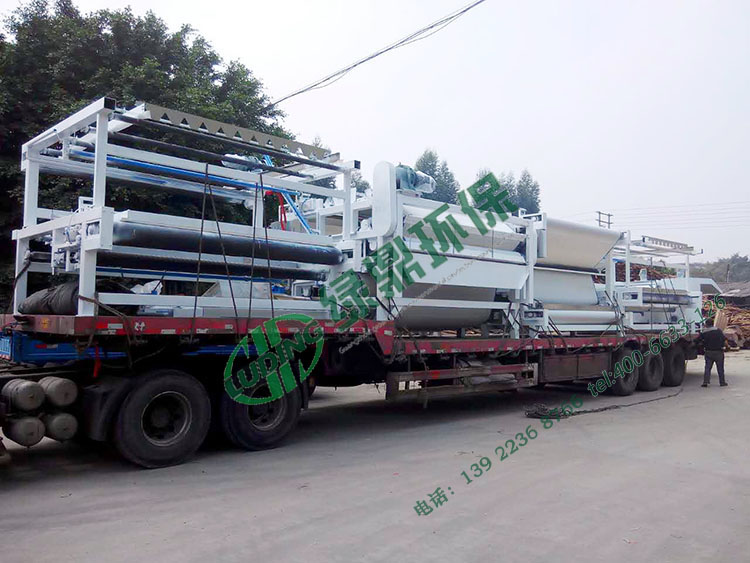 帶式壓濾機(jī)發(fā)往廣西處理礦場尾泥 帶式壓濾機(jī)發(fā)往廣西處理礦場尾泥