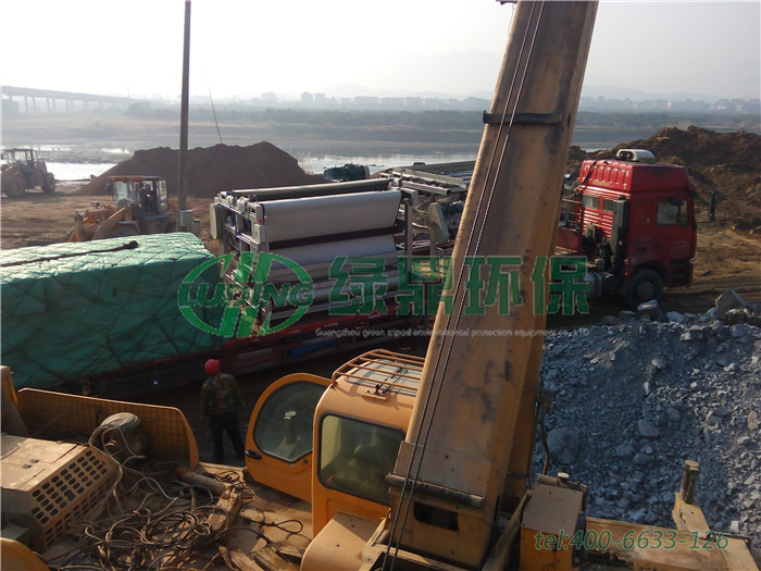 城市河道淤泥用的壓濾機-帶式連續壓濾機怎么樣?