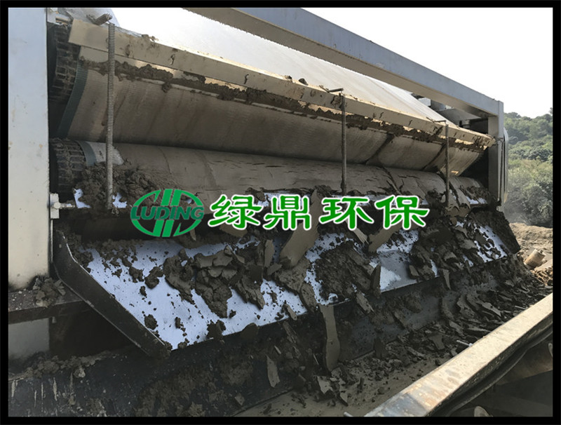 福建洗沙泥漿帶式壓濾機安裝現(xiàn)場 6